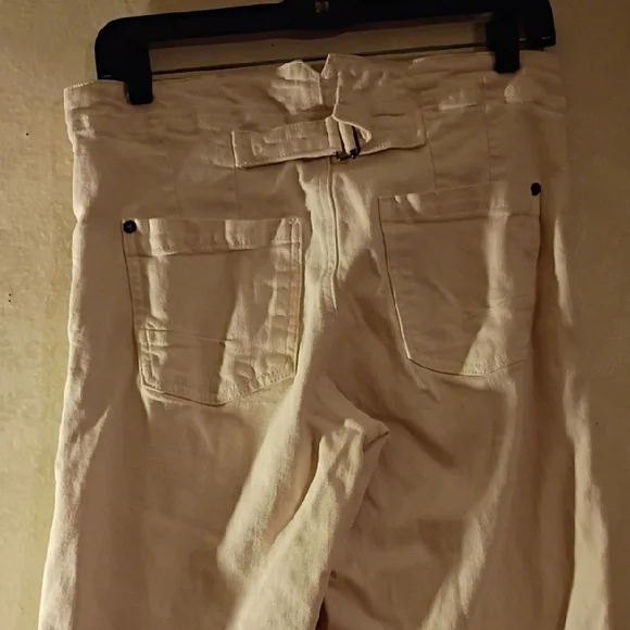 Pilcro Cream High Rise Buttoned Pants. Baggy Fit, Wide Leg. Size 28. - Picture 7 of 16